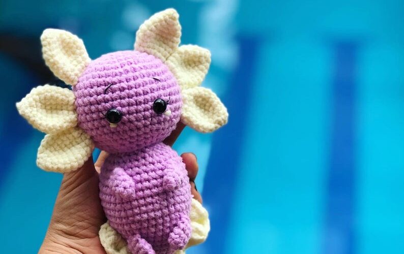 Cutest amigurumi axolotl crochet pattern that you can make easily with step by step crochet instuction, photo tutorial and video tutorial. #axolotl #amigurumipattern #crochetpattern #crochetanimal