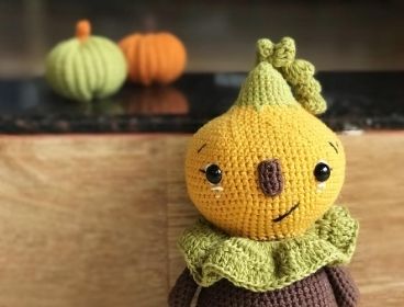 free pumpkin crochet pattern for beginners that can help you to crochet any size of pumpkins
