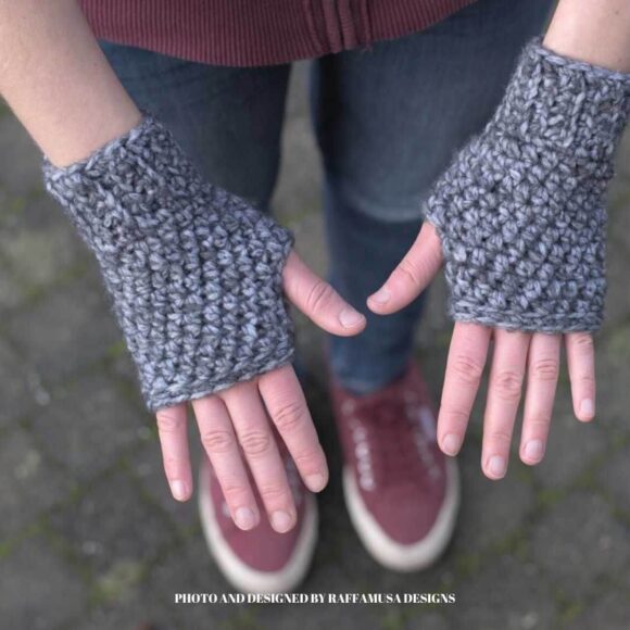 Basic Fingerless Gloves free crochet pattern