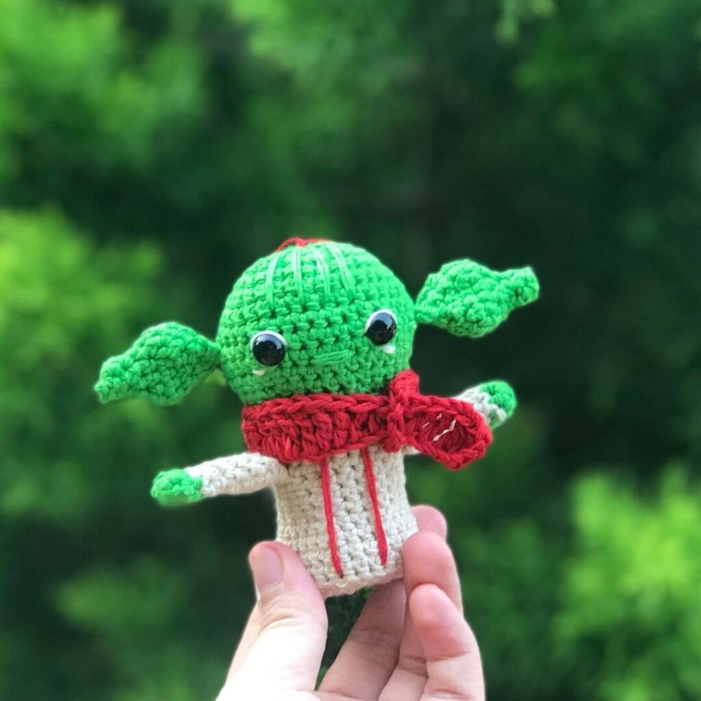 Baby Yoda free crochet pattern no sew amigurumi pattern for beginners