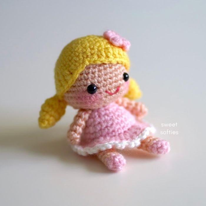 free amigurumi dolls crochet pattern